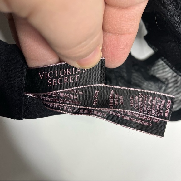 Elegant Black Lace Bra - Picture 2 of 4